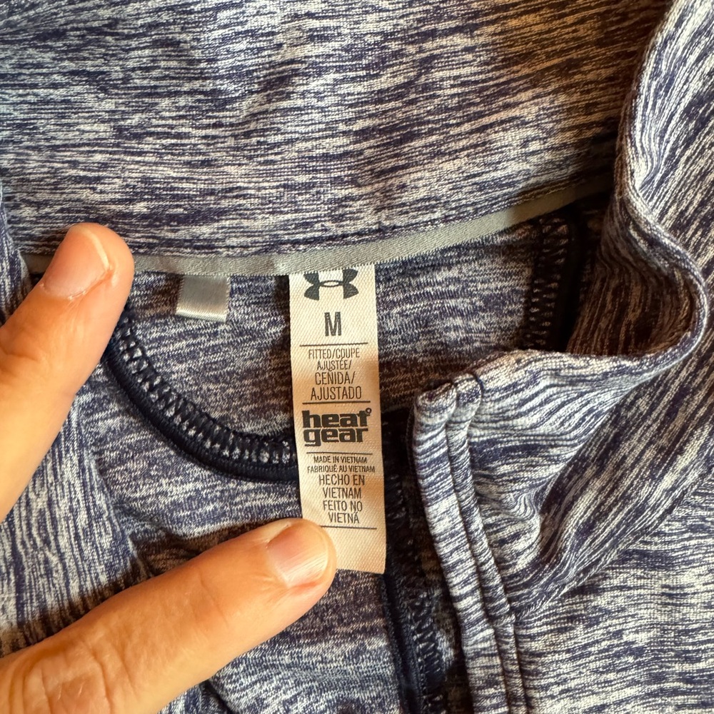 Under Armour heat gear, half zip athletic top size medium - Picture 7 of 7